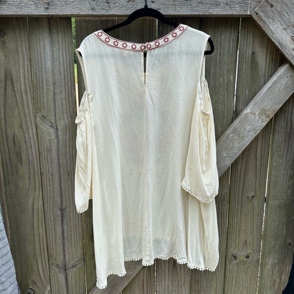 Oddy Boho Plus Size Flowy Embroidered Cold Shoulder Cream Tunic Blouse - Picture 8 of 8